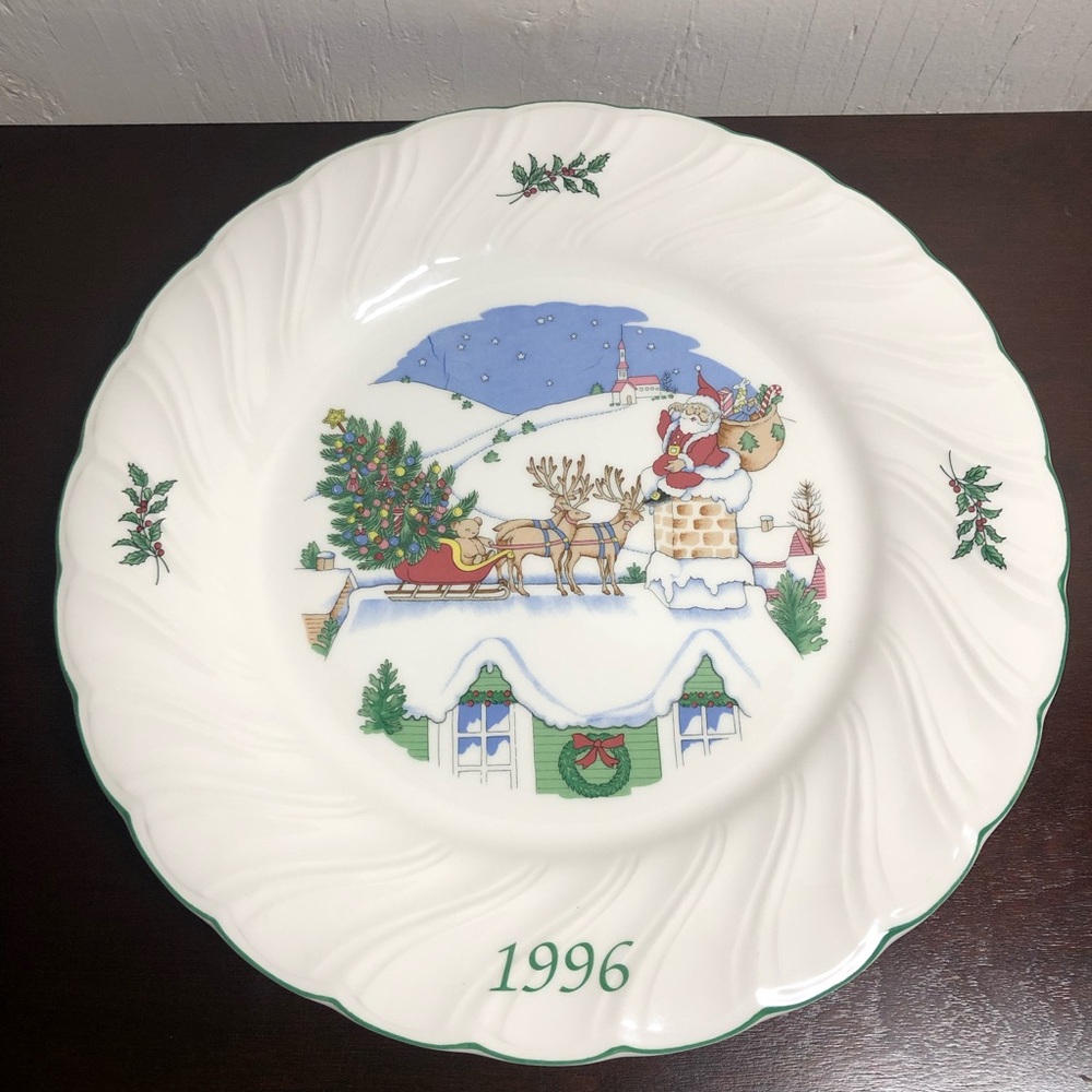 Vintage Nikko 1996 Up On The Housetop Holiday Spirit Santa Plate 11” Scalloped